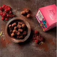 Trufe de ciocolata cu lapte, fructe de padure si zahar efervescent Monty 100g