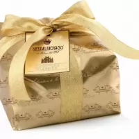 Pachet cadou cu vin rose Alie panetone Brera si praline Valentino