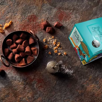 Trufe de ciocolata cu lapte si caramel sarat Monty 100g