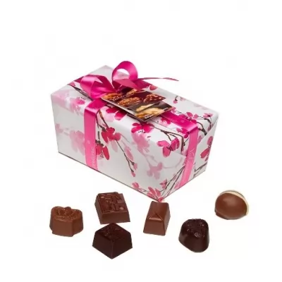 Cutie cu praline asortate de ciocolata belgiana Cherry Blossom Valentino 200g