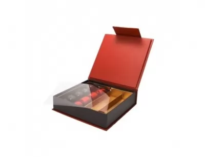 Cutie tip carte rosie cu 16 praline de ciocolata belgiana Valentino