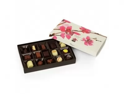 Cutie cu praline de ciocolata belgiana Cherry Blossom Box Valentino 225g