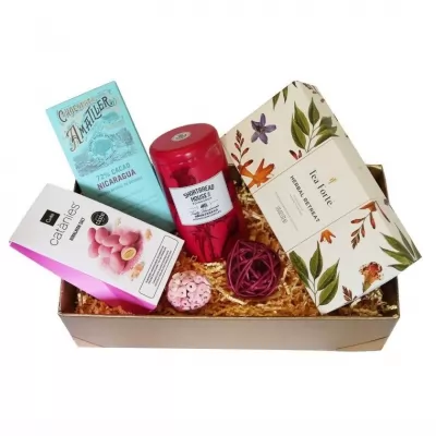 Pachet cadou cu ciocolata Amatller, ceai Tea Forte, biscuiti artizanali si migdale Catanies