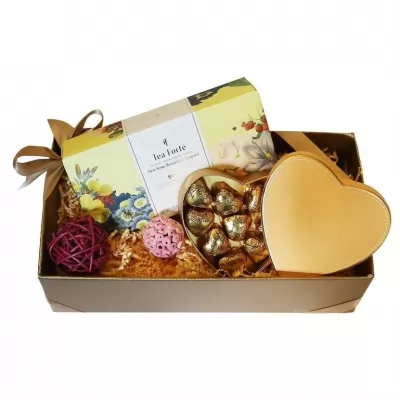 Pachet cadou ceai Tea Forte si ciocolata Sweet Yellow Heart Valentino Gift