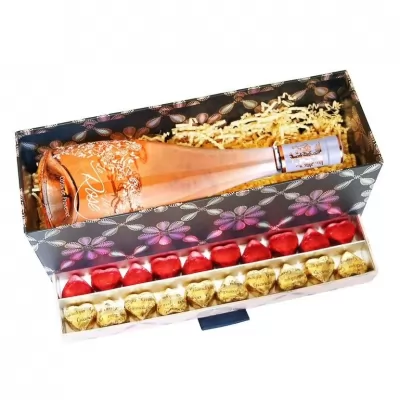 Pachet cadou cu vin rose si ciocolata Valentino Delicacy Gift